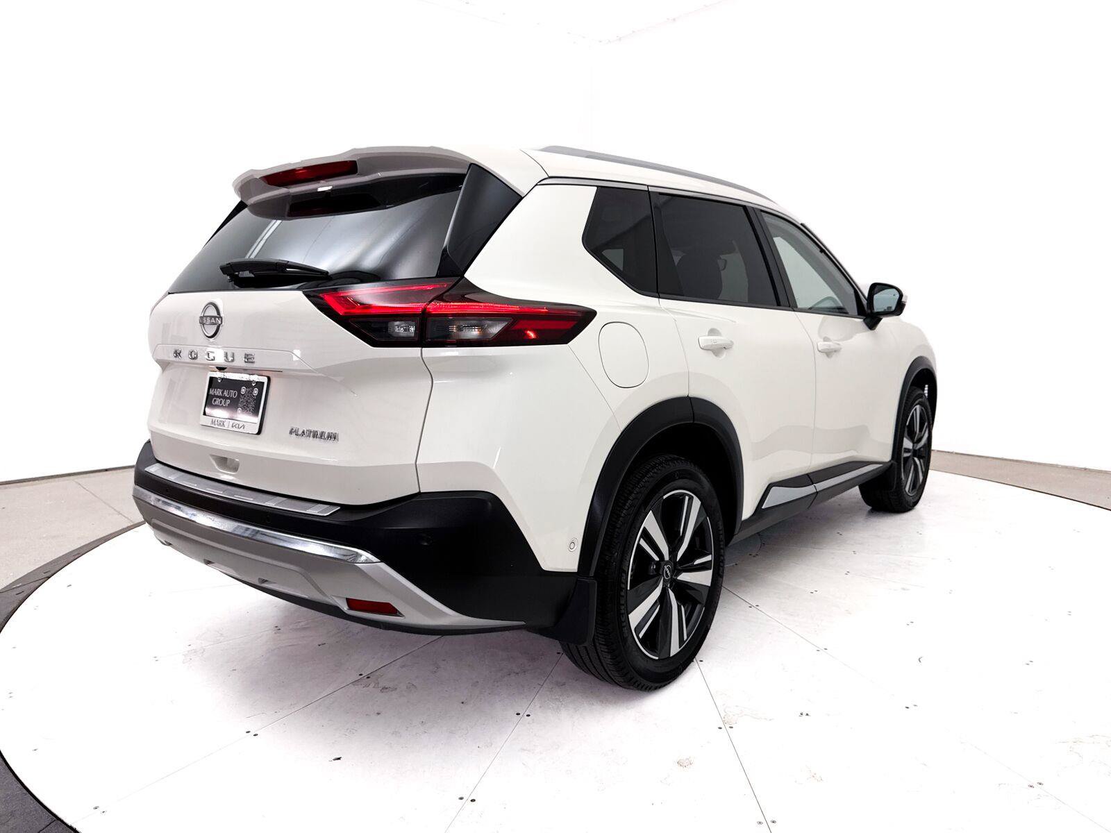 Used 2023 Nissan Rogue Platinum w/ Platinum Premium Package FWD image 18