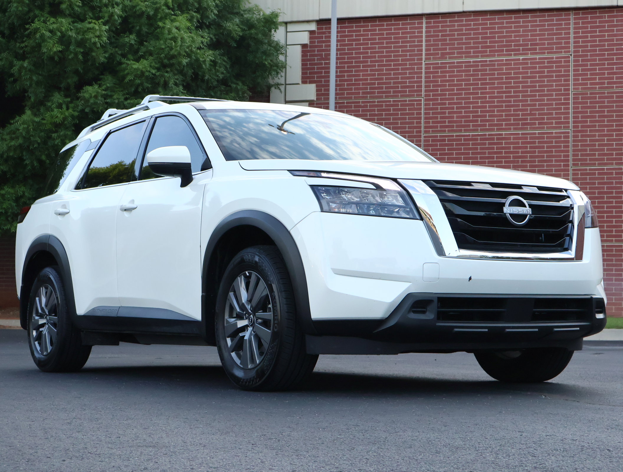 Used 2024 Nissan Pathfinder SV w/ SV Premium Package FWD video 1