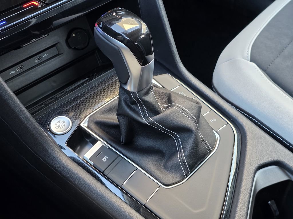 New 2026 Volkswagen Taos SE FWD image 18