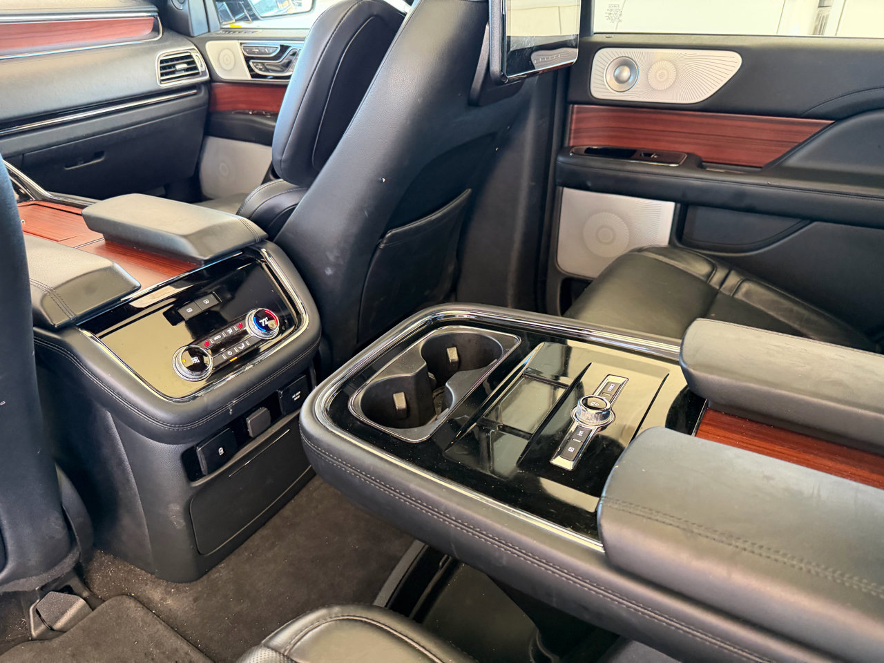 Used 2020 Lincoln Navigator Reserve w/ Luxury Package image 35