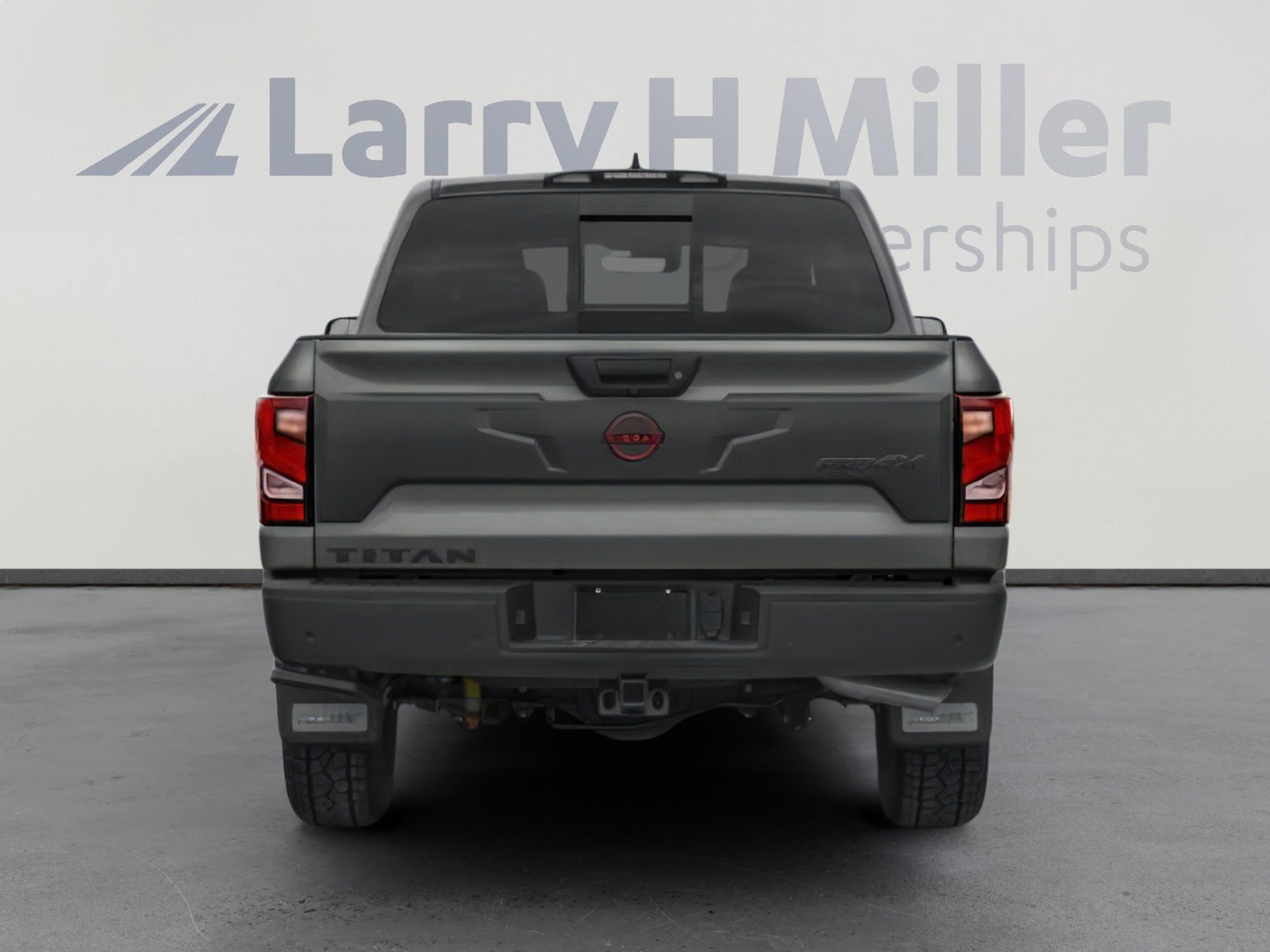 Used 2023 Nissan Titan PRO-4X w/ Pro-4x Convenience Package image 8