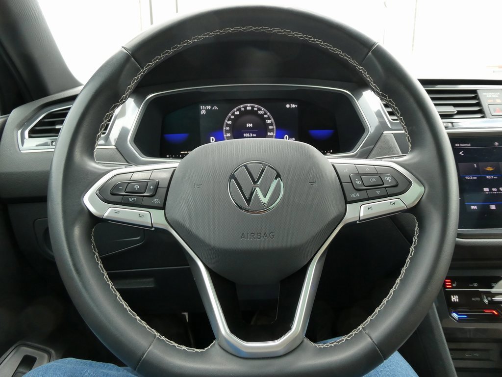 Used 2022 Volkswagen Tiguan SE w/ Panoramic Sunroof Package image 28