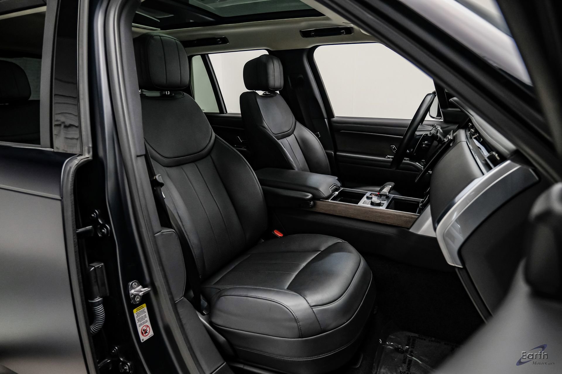 Used 2023 Land Rover Range Rover SE image 45