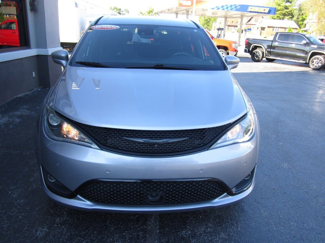 Used 2019 Chrysler Pacifica Touring Plus w/ Advanced Safetytec Group FWD image 22