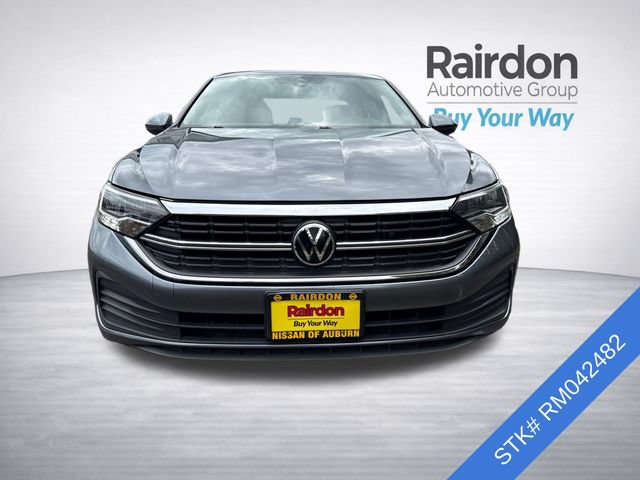 Used 2024 Volkswagen Jetta SE FWD image 2