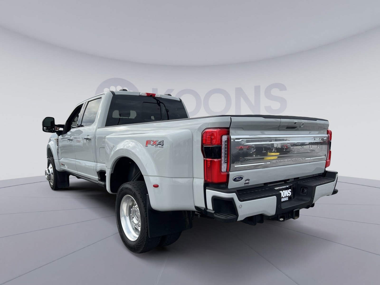 Used 2025 Ford F450 Platinum w/ Platinum Plus Package image 4