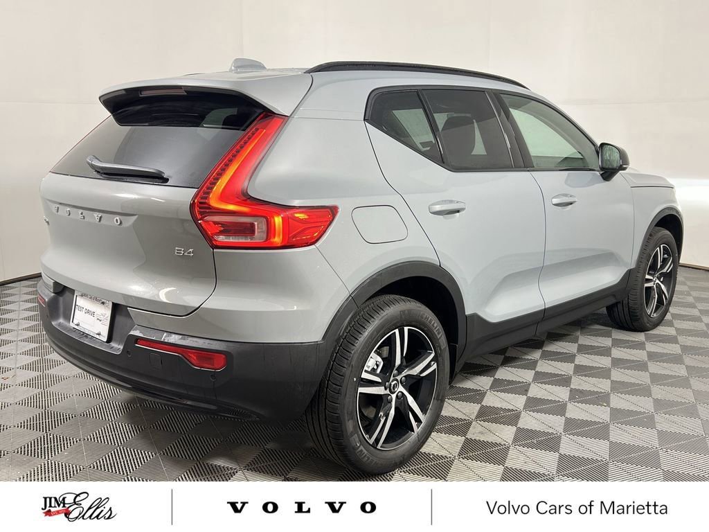 Certified 2026 Volvo XC40 B4 Core FWD image 8