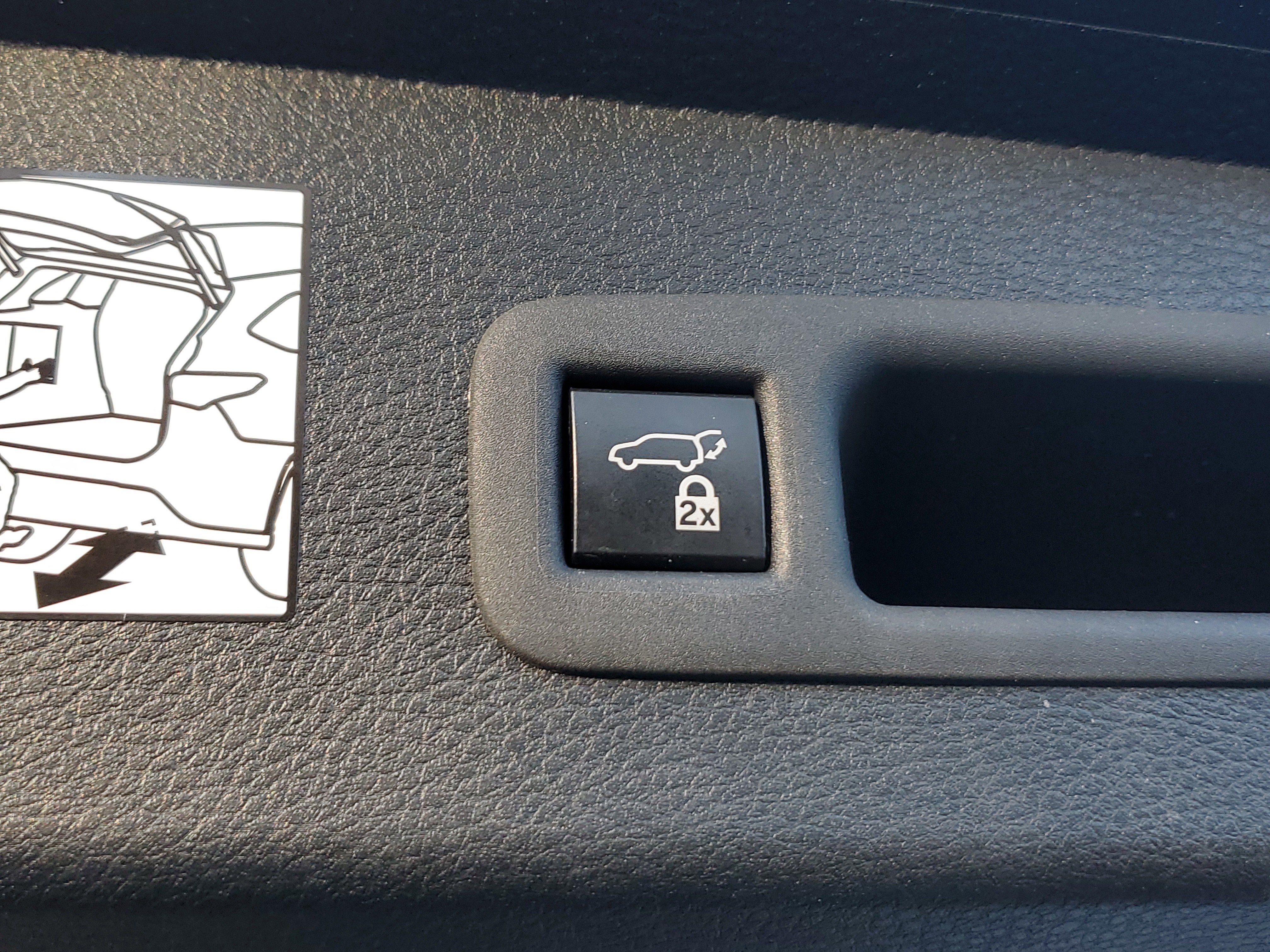 Used 2024 Toyota Sienna XLE image 11