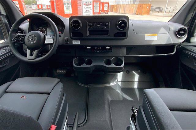 Used 2024 Mercedes-Benz Sprinter 2500 image 33