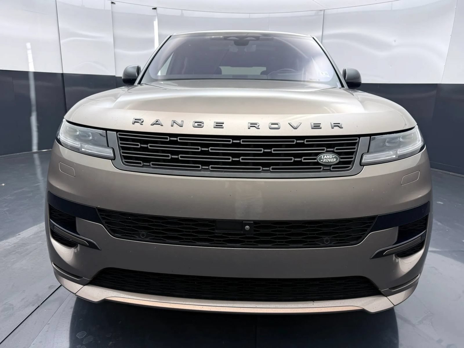 Used 2023 Land Rover Range Rover Sport SE Dynamic AWD/4WD image 2