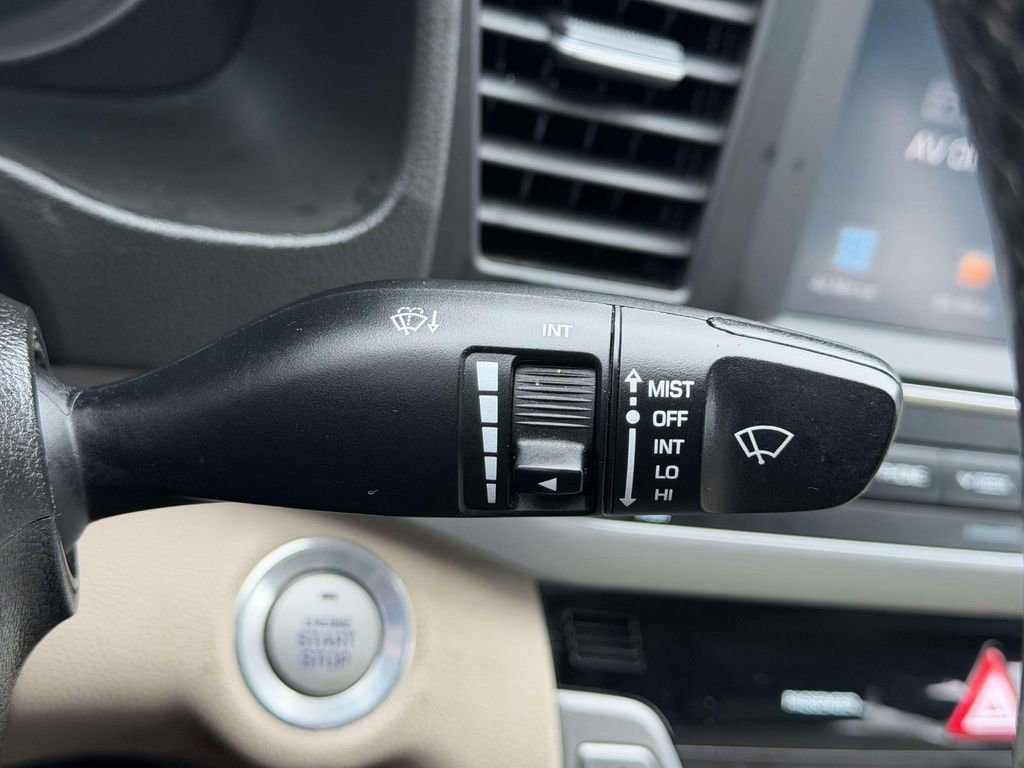 Used 2017 Hyundai Elantra Limited FWD image 22