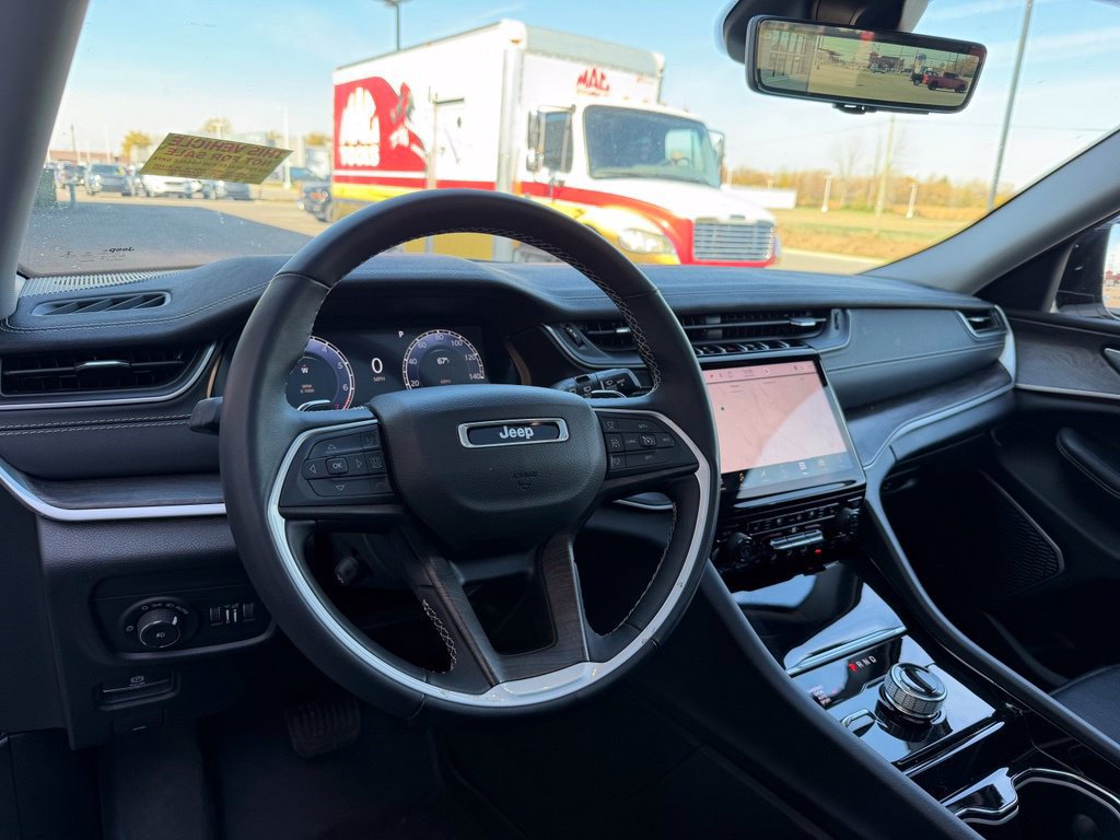 Used 2022 Jeep Grand Cherokee Limited w/ Luxury Tech Group II AWD/4WD image 13