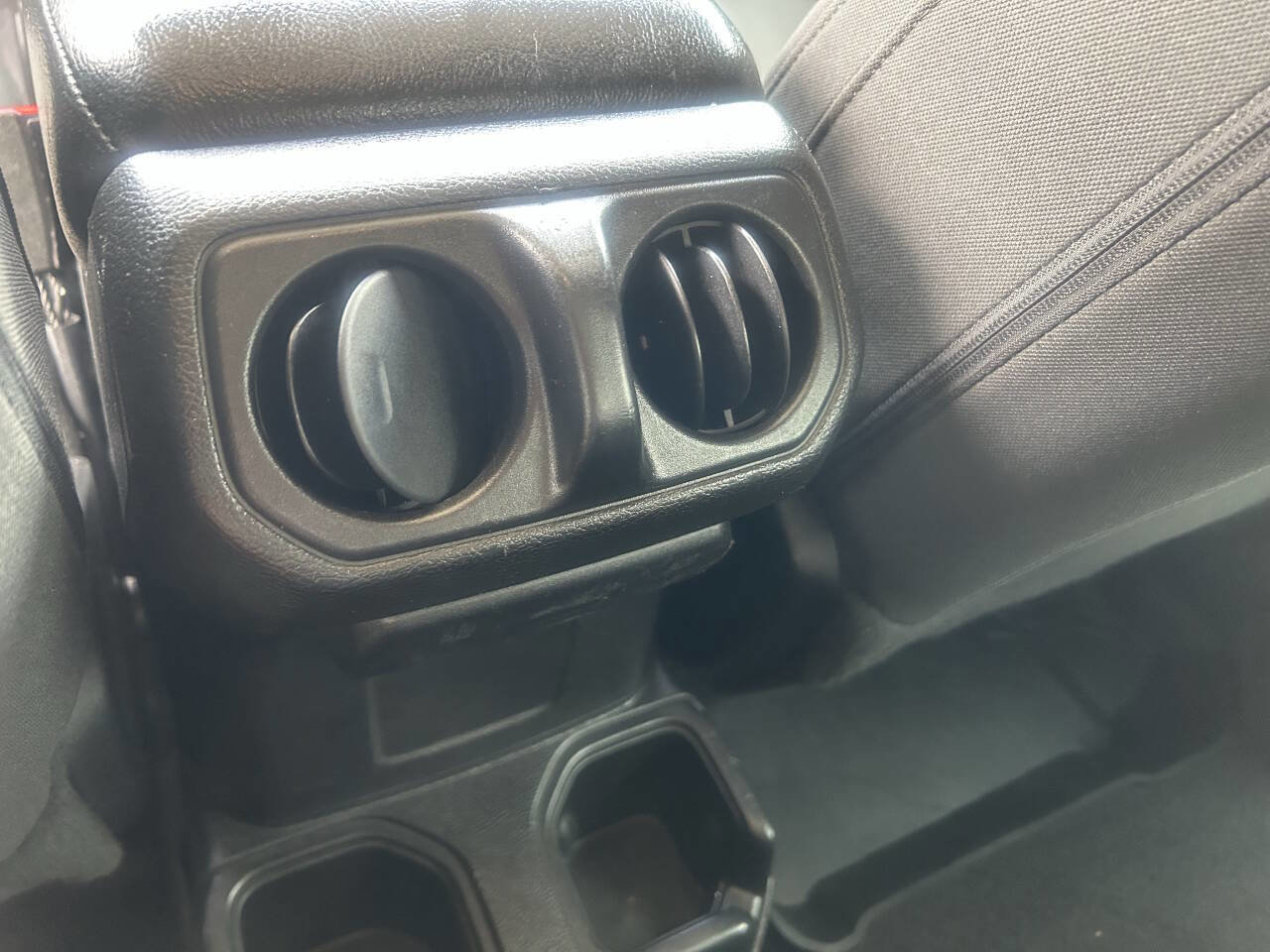 Used 2019 Jeep Wrangler Sport image 32