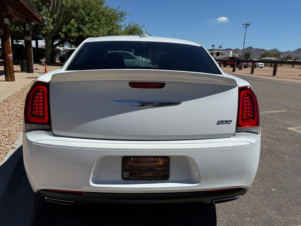 Used 2018 Chrysler 300 Touring w/ Sport Appearance Package RWD image 7