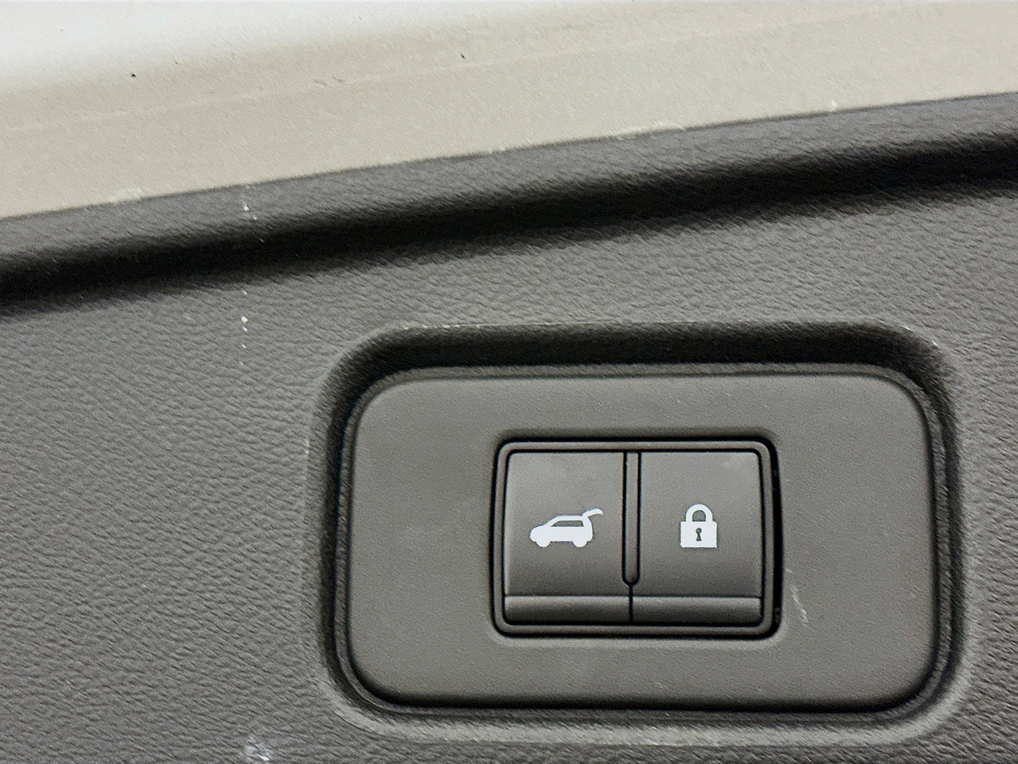 Used 2025 Nissan Pathfinder SV image 31