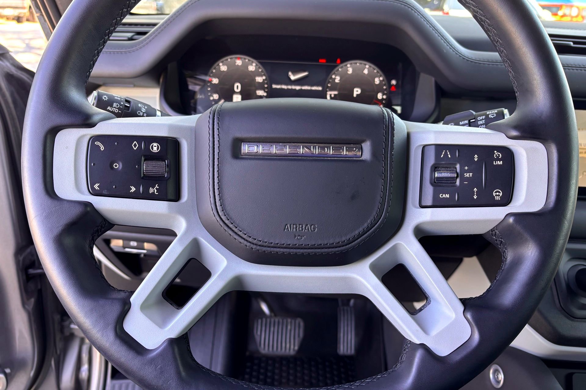 Used 2024 Land Rover Defender 110 X-Dynamic SE image 12