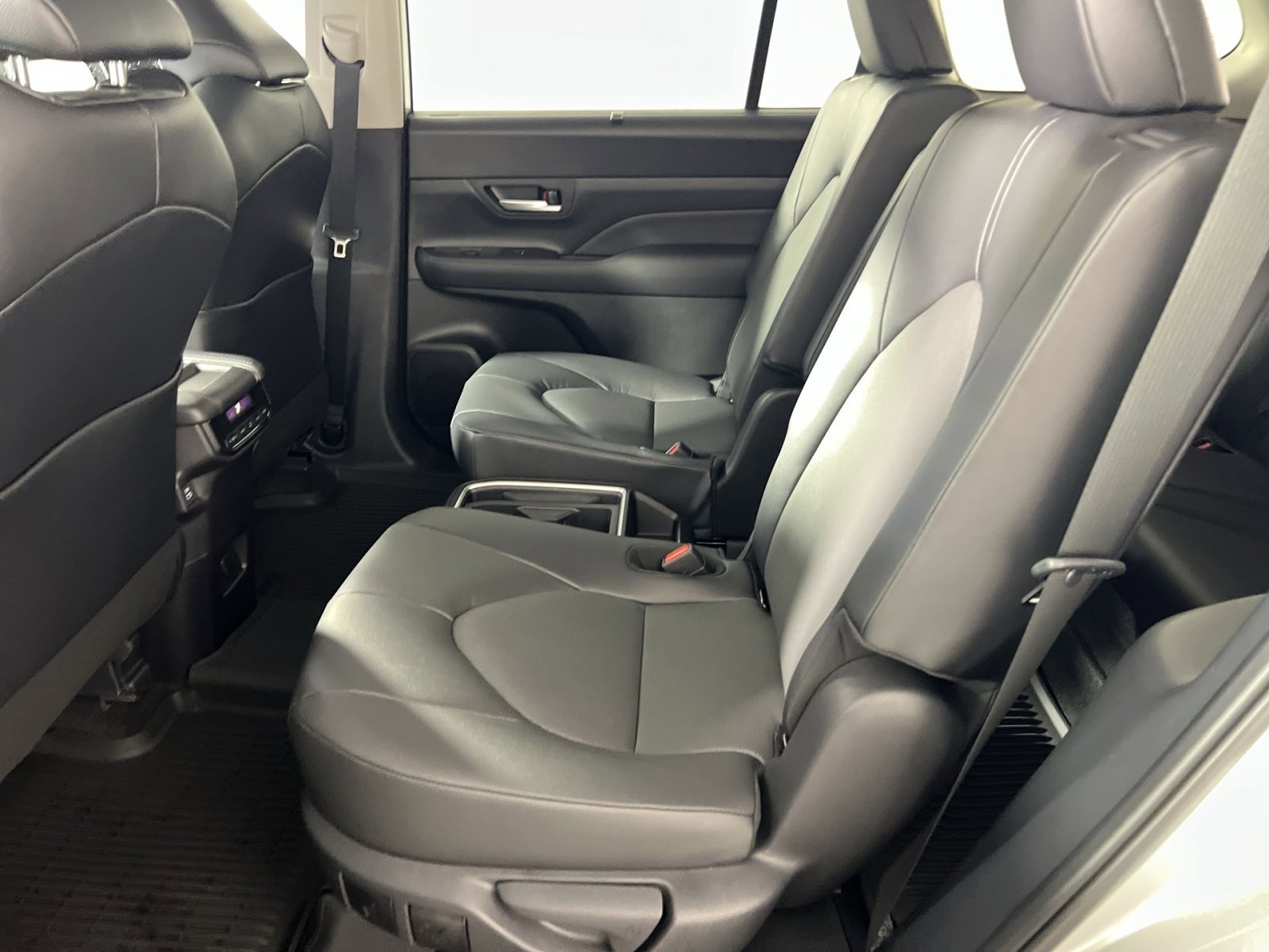 Used 2026 Toyota Grand Highlander XLE image 25