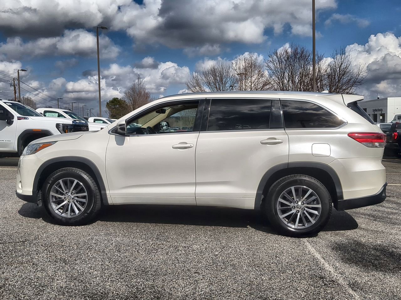 Used 2017 Toyota Highlander XLE FWD image 5