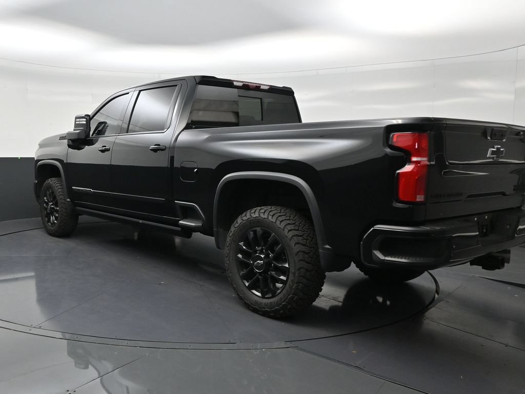 Used 2025 Chevrolet Silverado 2500 High Country w/ High Country Premium Package AWD/4WD image 3