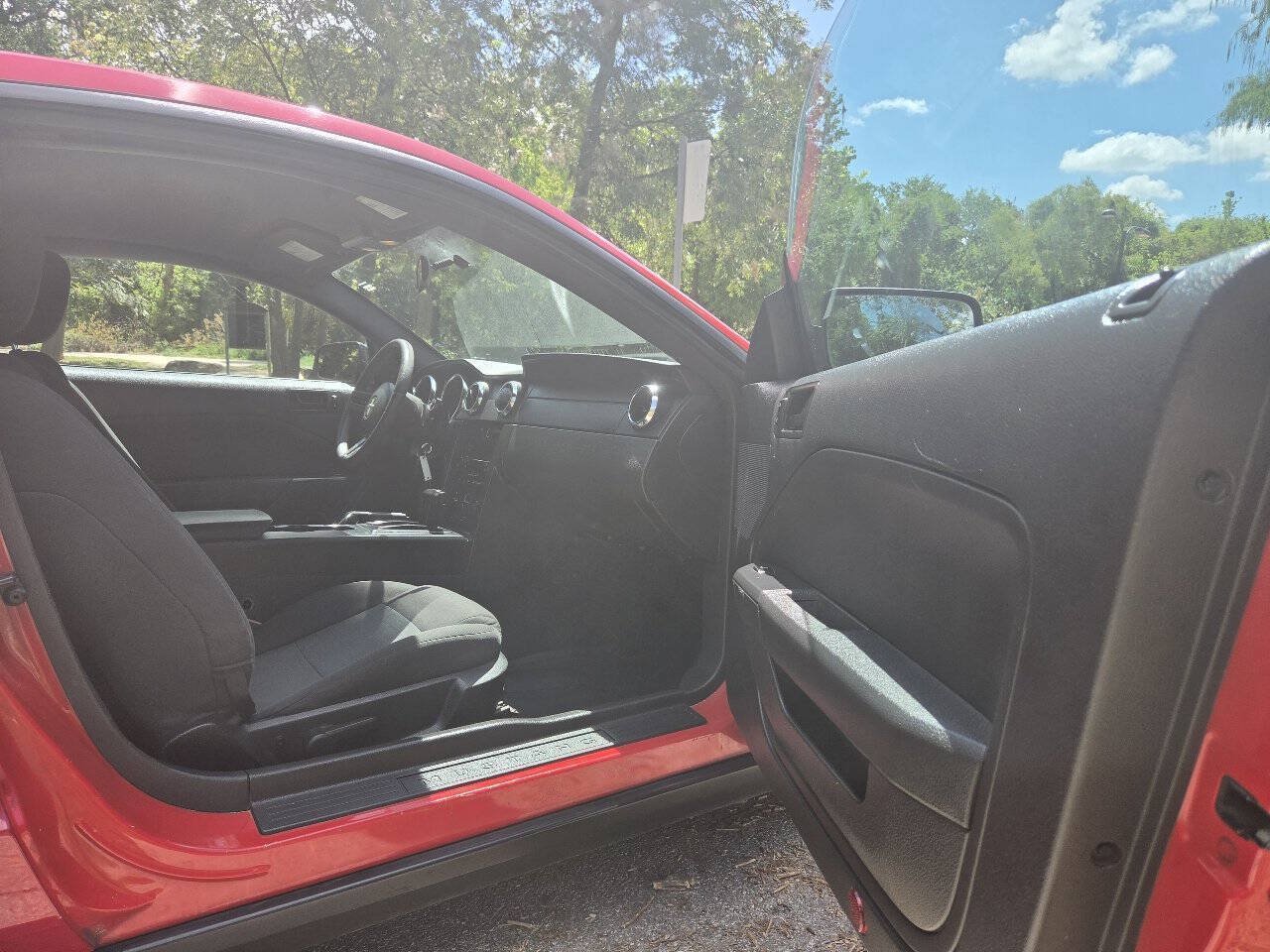 Used 2006 Ford Mustang Coupe RWD image 4