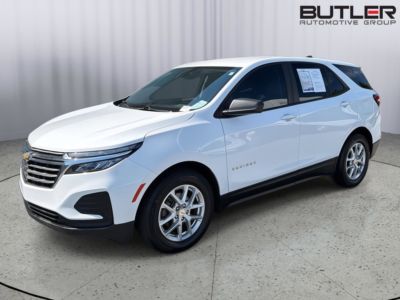 Used 2023 Chevrolet Equinox LS w/ LS Convenience Package FWD image 2