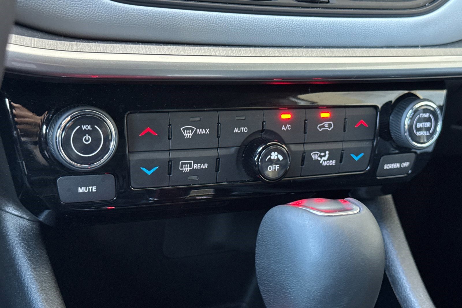 Used 2025 Jeep Compass Limited image 20
