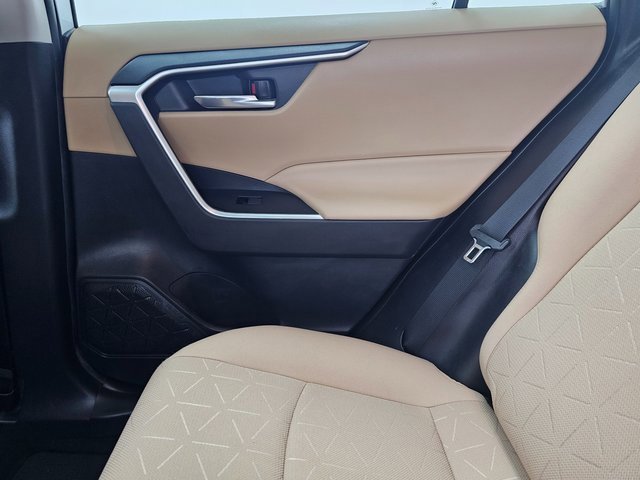 Used 2021 Toyota RAV4 XLE w/ Convenience Package image 31