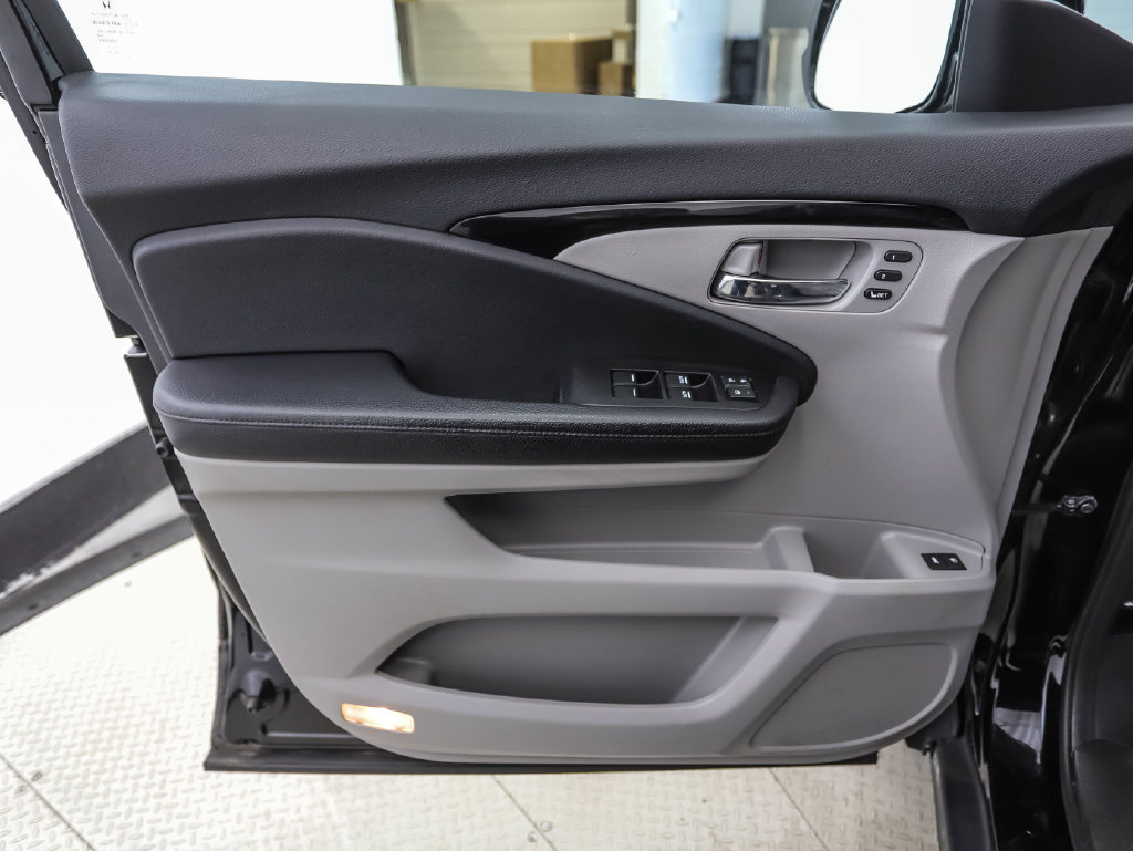 Used 2018 Honda Pilot Touring image 9