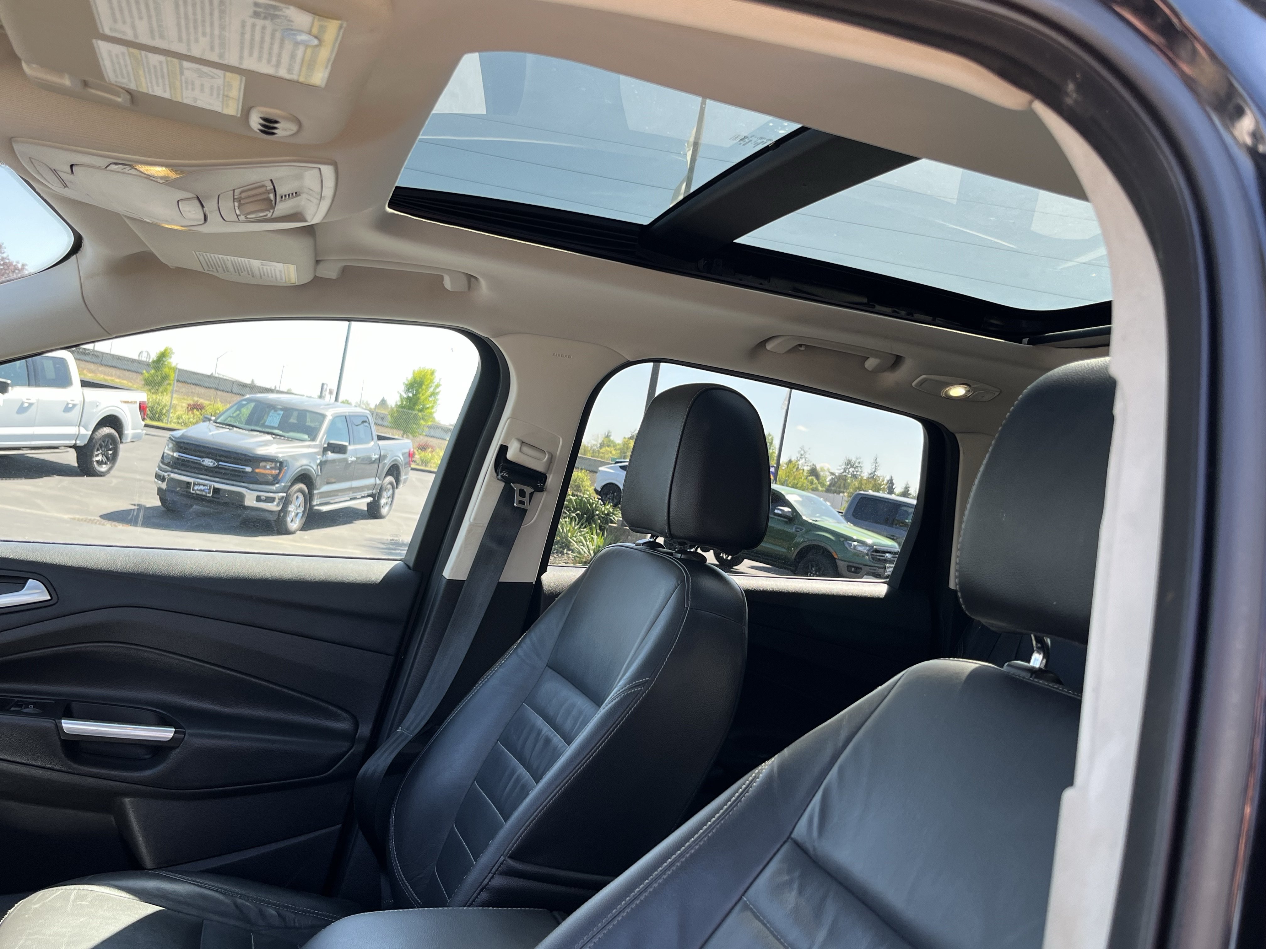 Used 2015 Ford Escape Titanium w/ Equipment Group 301A AWD/4WD image 17