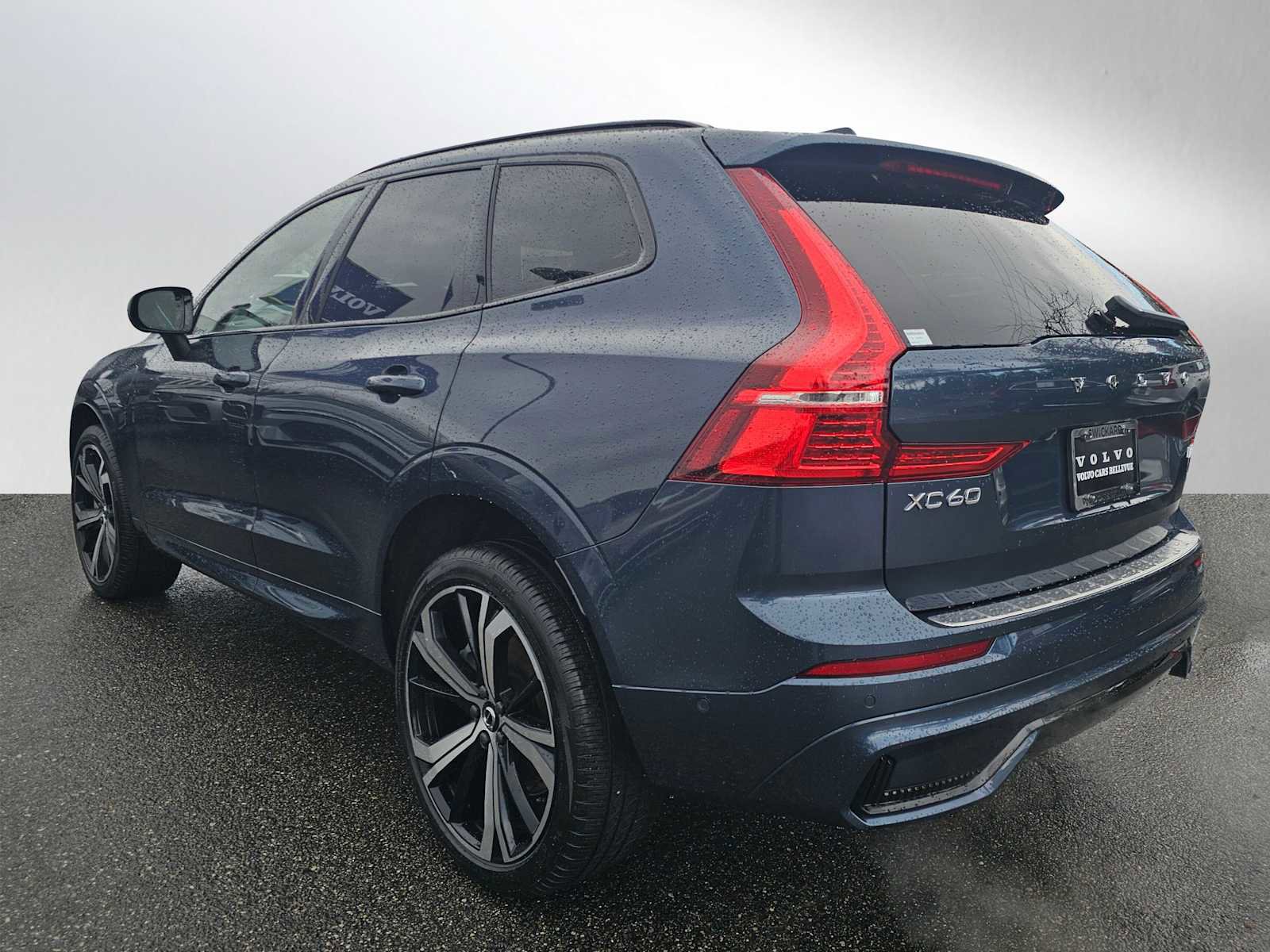 Certified 2025 Volvo XC60 T8 Ultra w/ Protection Package Premier image 5