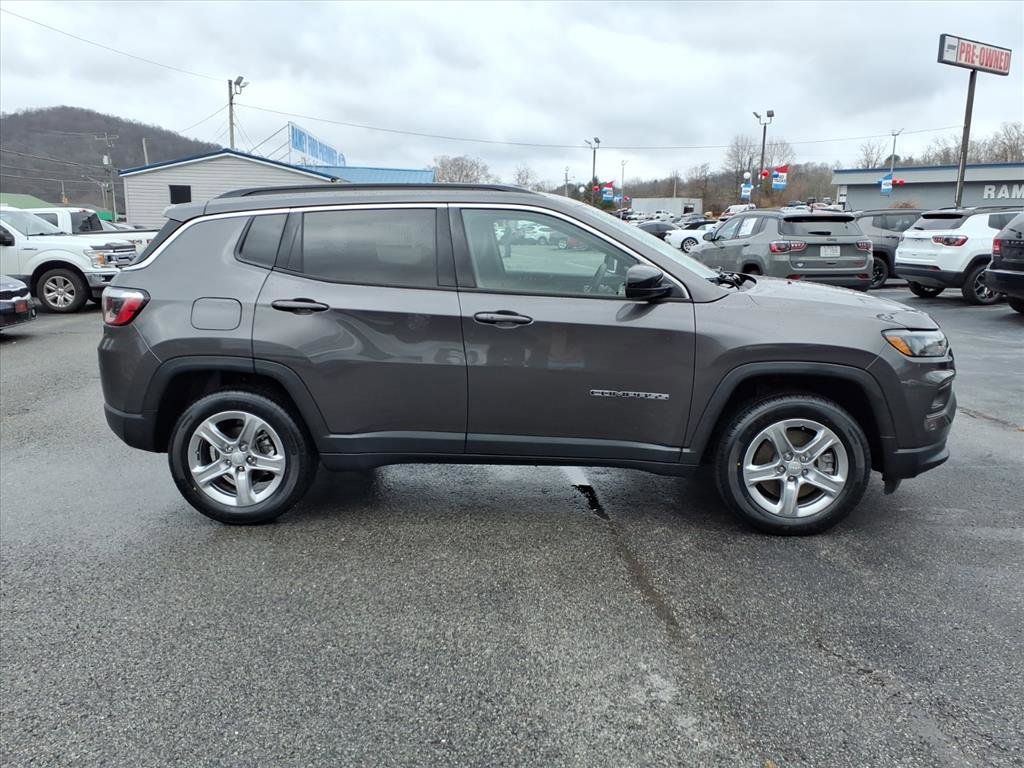 Used 2024 Jeep Compass Latitude image 5