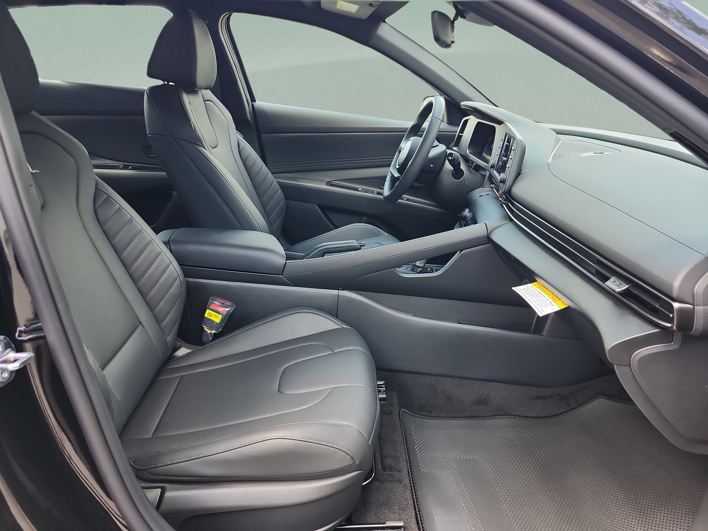 New 2026 Hyundai Elantra SEL Sport FWD image 18