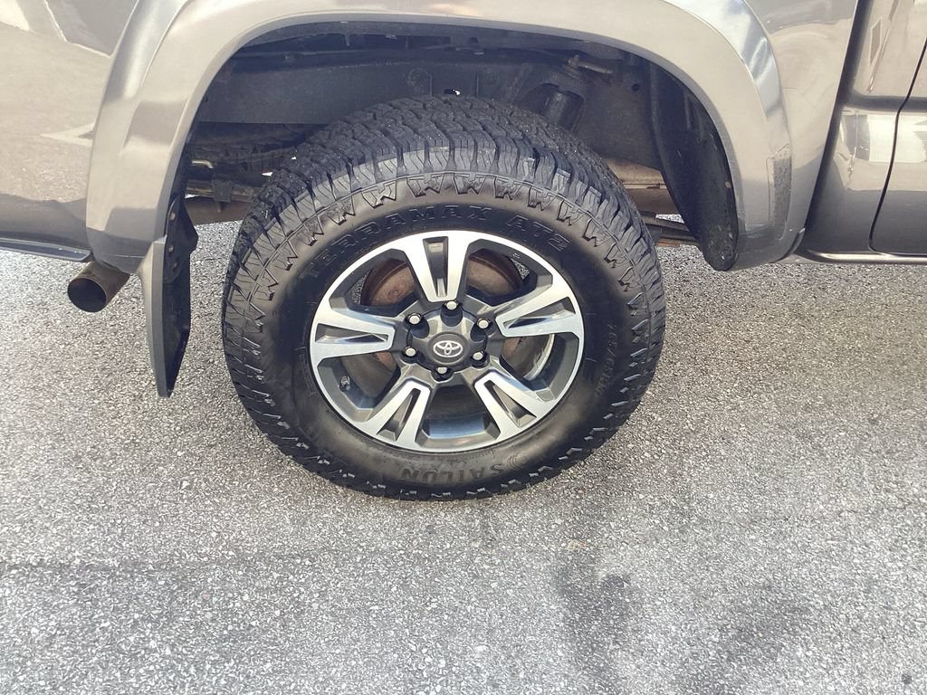 Used 2018 Toyota Tacoma TRD Sport AWD/4WD image 20