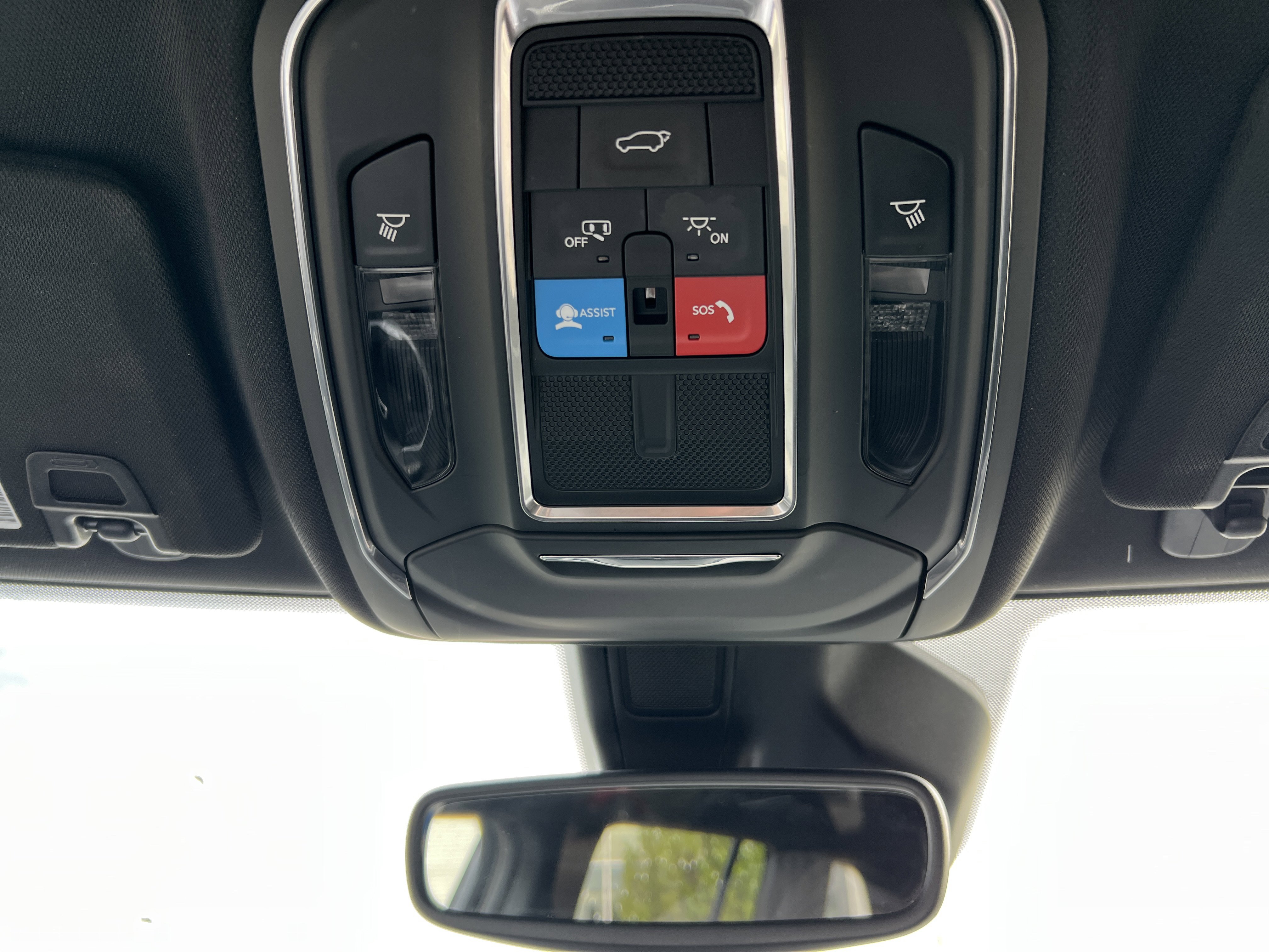Used 2024 Jeep Grand Cherokee Altitude AWD/4WD image 30