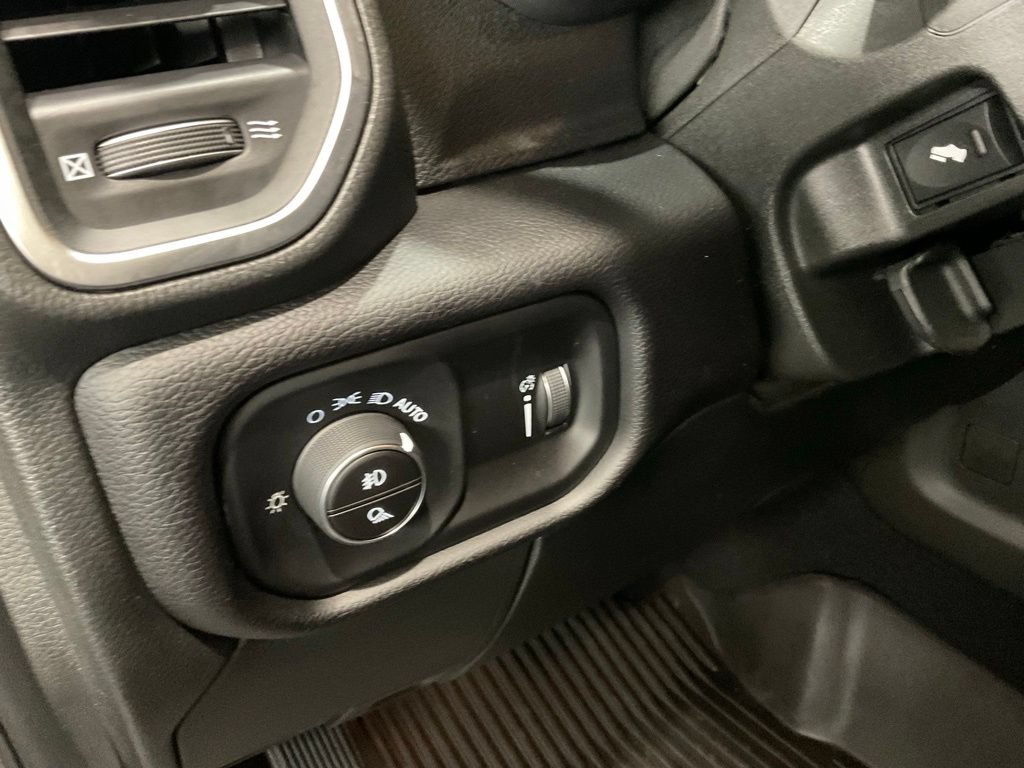 Used 2025 RAM 3500 Big Horn AWD/4WD image 9