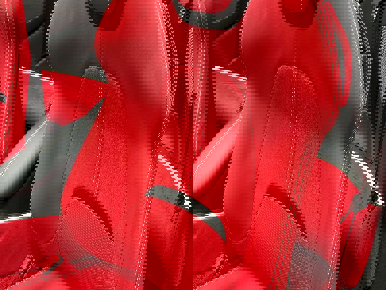 Used 2025 Ferrari Roma Spider image 17