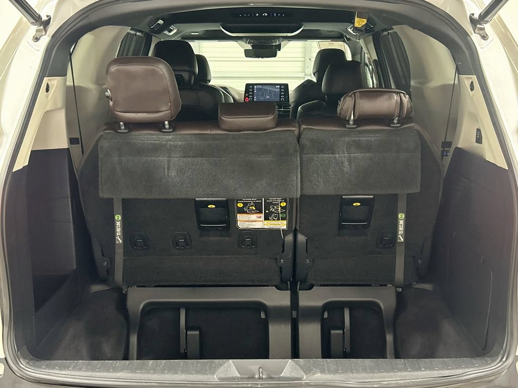 Used 2021 Toyota Sienna Platinum FWD image 27