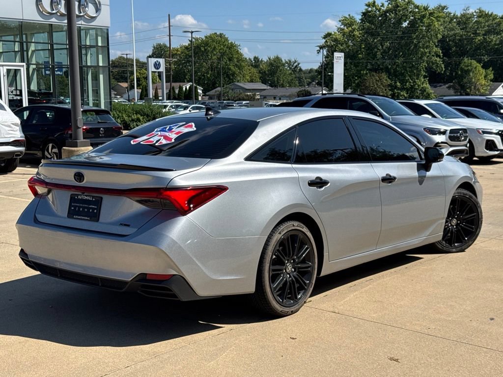 Used 2022 Toyota Avalon XSE FWD image 2