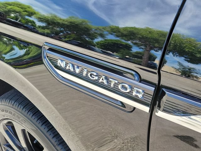Certified 2023 Lincoln Navigator Reserve w/ Monochromatic Package AWD/4WD image 8