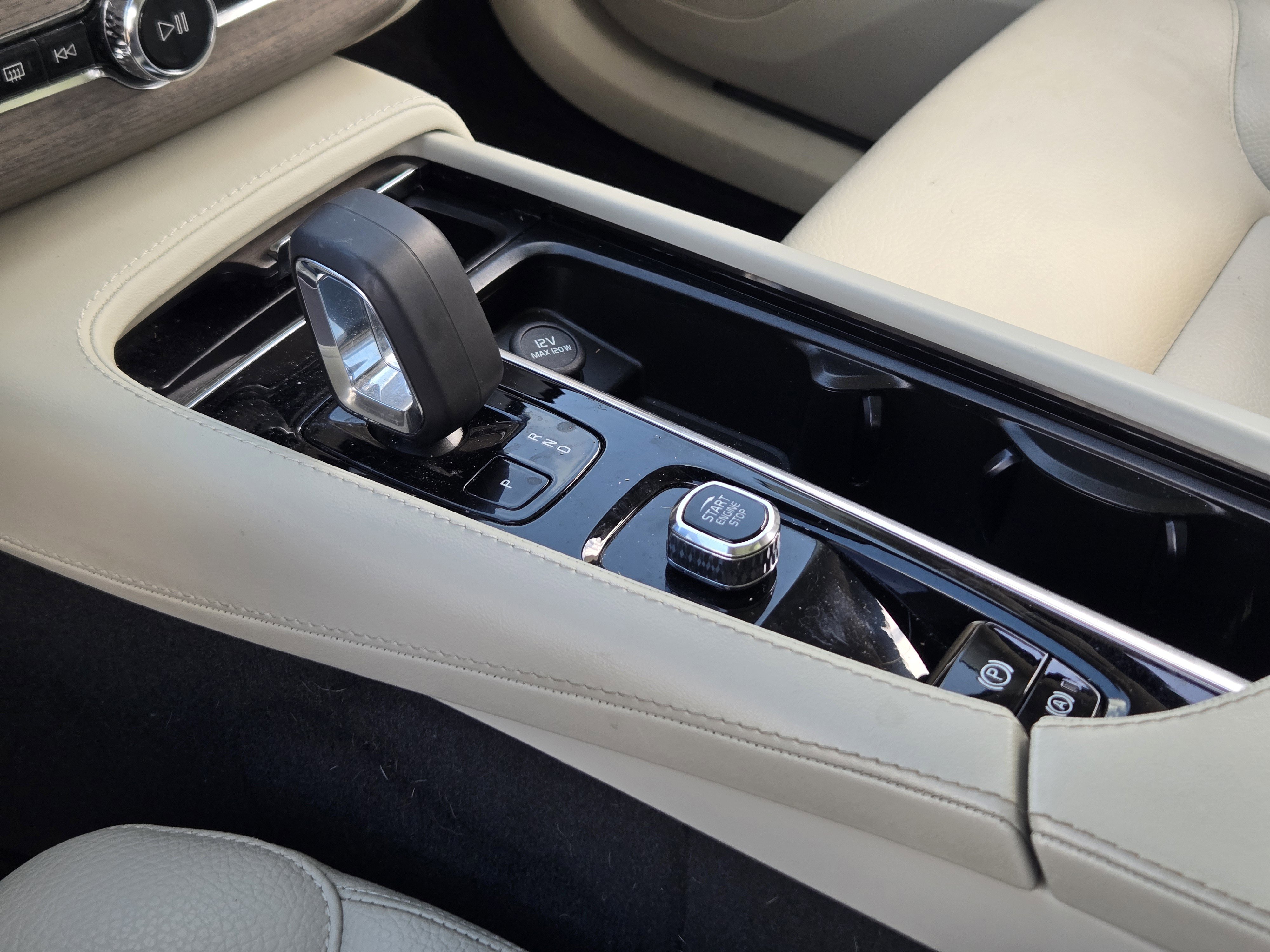Used 2023 Volvo XC90 B6 Plus w/ Protection Package Premier image 24