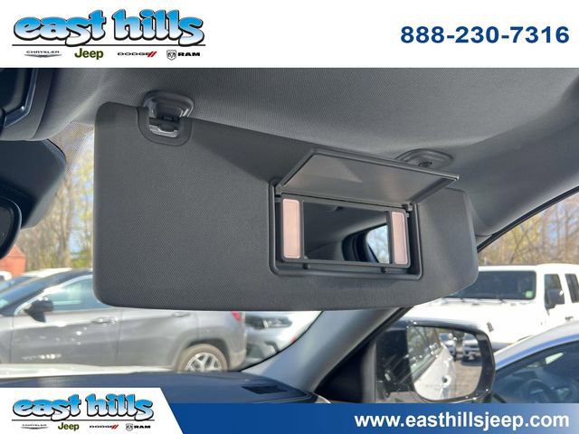 Used 2023 Jeep Grand Cherokee Limited w/ Black Appearance Package image 35