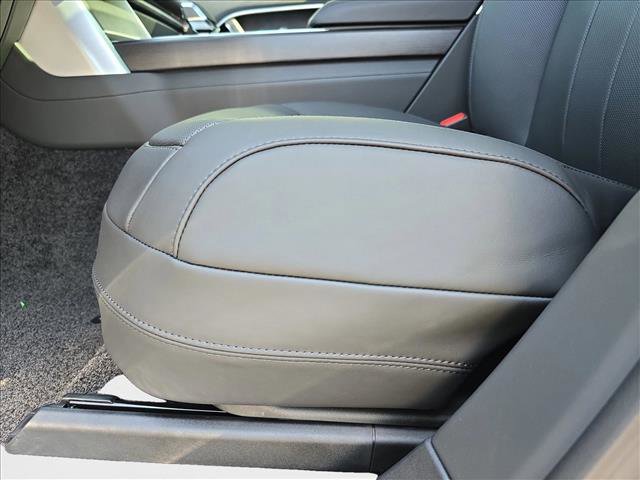 New 2025 Land Rover Range Rover SE image 29