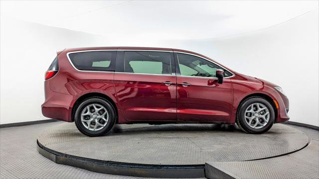 Used 2017 Chrysler Pacifica Touring Plus w/ Tire & Wheel Group image 9