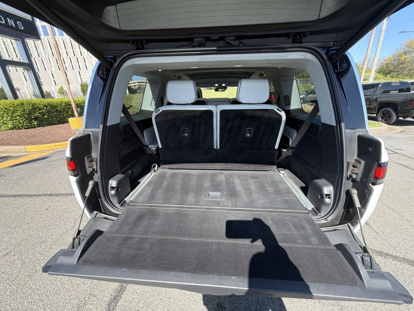 Used 2024 Rivian R1S Adventure image 27