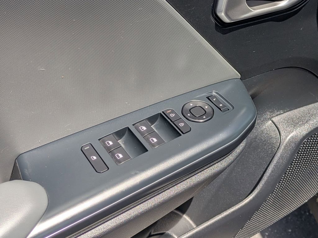 Used 2025 Kia K4 LXS image 15
