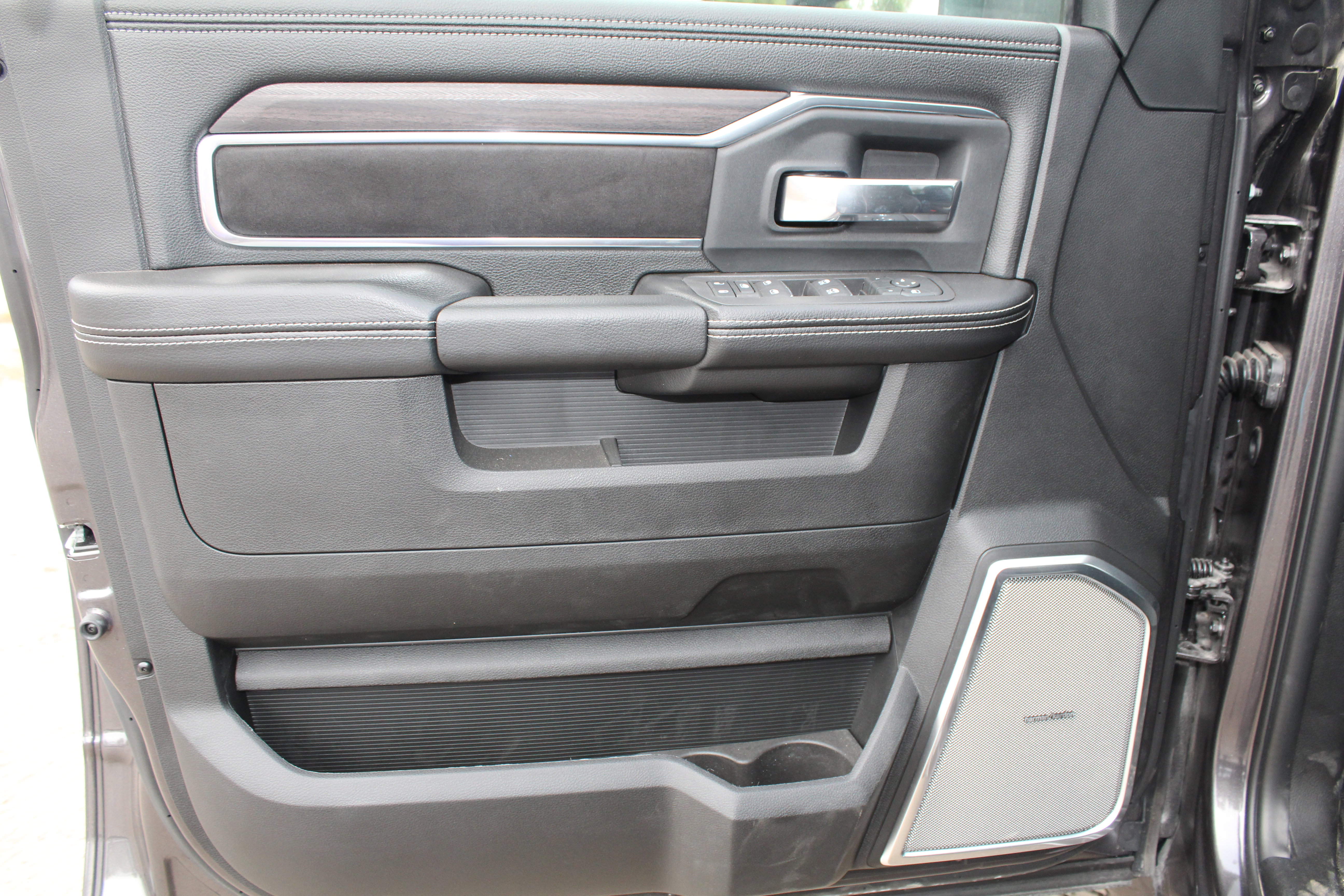 New 2026 RAM 5500 4x4 Crew Cab image 27
