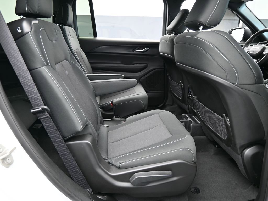 Used 2024 Jeep Grand Cherokee L Laredo image 36