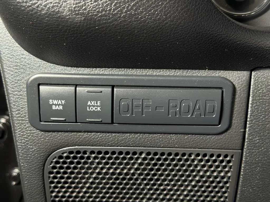 Used 2015 Jeep Wrangler Rubicon w/ Power Convenience Group AWD/4WD image 10