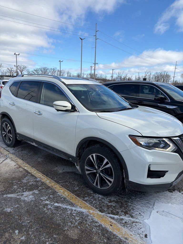 Used 2019 Nissan Rogue SV w/ Sun & Sound Touring Package image 4
