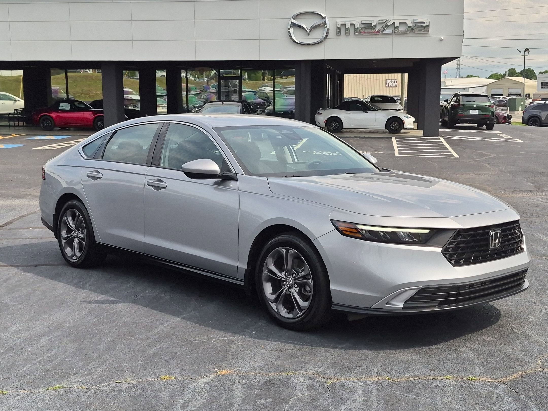 Used 2023 Honda Accord EX image 7